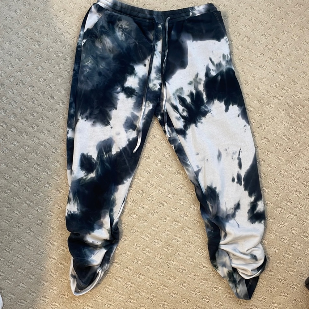 vestique size M tie dye joggers